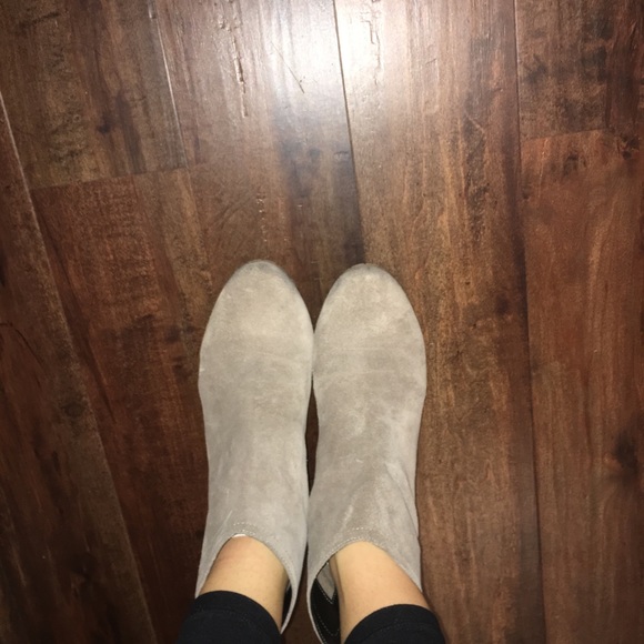 Kenneth Cole Ankle Booties - Picture 1 of 5